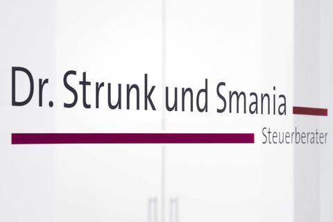 Der Logo-Schriftzug der Kanzlei Dr. Strunk & Smania - Steuerberater | Wirtschaftsprüfer | Münster
