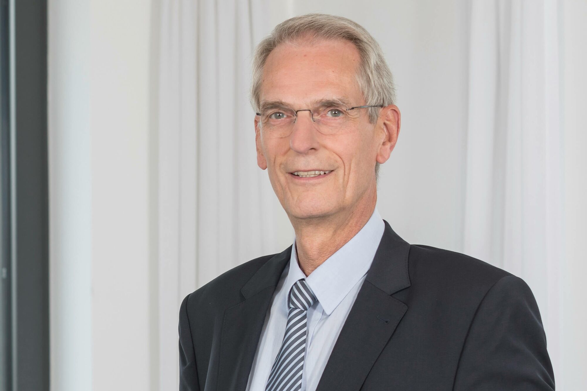 Portraitfoto von Dr. Ulrich Strunk | Dr. Strunk und Smania Wirtschaftsprüfer-Steuerberater PartmbB
